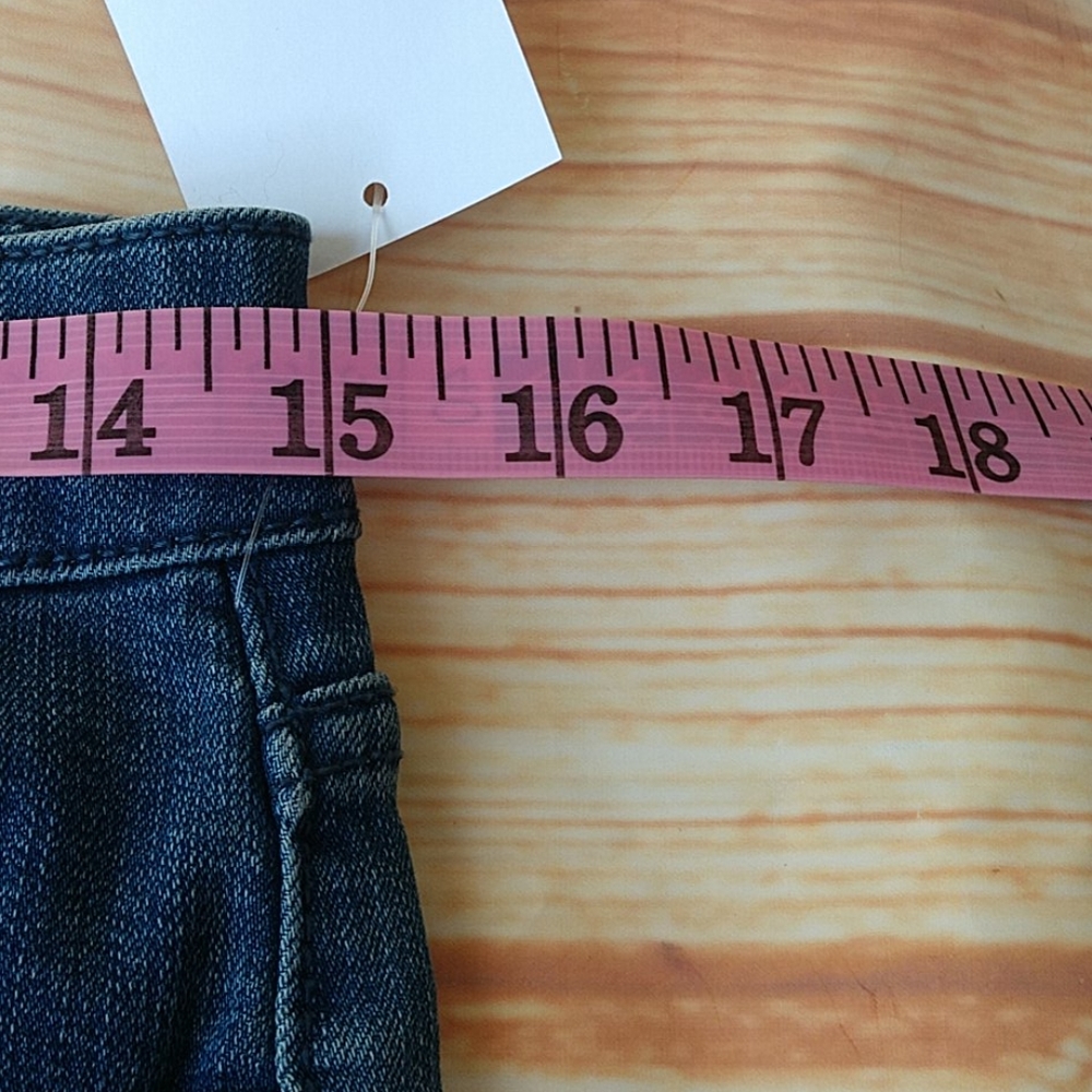 Isaac Mizraha Live cropped jeans. Size 4 - Picture 9 of 11
